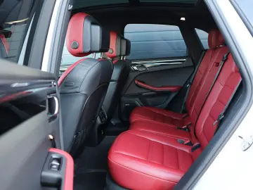 Porsche Macan T AWD ACC BOSE 360 4xSHZ Air Suspension R20