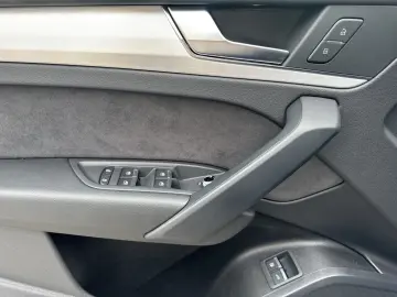 AUDI Q5 55 TFSI e qu S line MATRIX AHK PANO 360  ACC