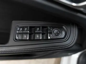 Porsche Macan 2.0L ACC BOSE PANO PDLS KAM LED CARPLAY