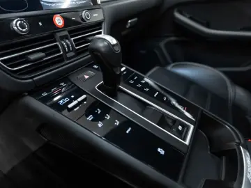 Porsche Macan 2.0L ACC BOSE PANO PDLS KAM LED CARPLAY