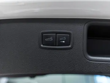 Porsche Macan 2.0L ACC BOSE PANO PDLS KAM LED CARPLAY