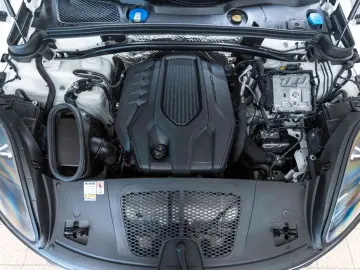 Porsche Macan 2.0L ACC BOSE PANO PDLS KAM LED CARPLAY