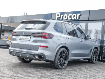 BMW X5 xDrive40d M SPORT PRO 7 SITZE AHK PANO HuD DA