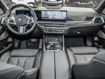 BMW X5 xDrive40d M SPORT PRO 7 SITZE AHK PANO HuD DA