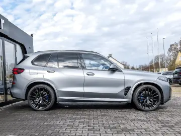 BMW X5 xDrive40d M SPORT PRO 7 SITZE AHK PANO HuD DA