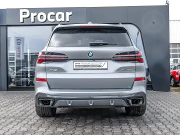 BMW X5 xDrive40d M SPORT PRO 7 SITZE AHK PANO HuD DA