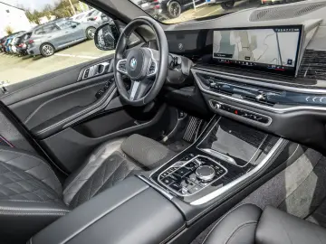 BMW X5 xDrive40d M SPORT PRO 7 SITZE AHK PANO HuD DA