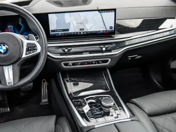 BMW X5 xDrive40d M SPORT PRO 7 SITZE AHK PANO HuD DA