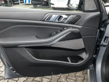 BMW X5 xDrive40d M SPORT PRO 7 SITZE AHK PANO HuD DA