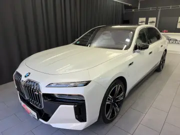 BMW M760 e xDrive M-SPORT TV B&W SKY-LOUNGE MEGAVOLL
