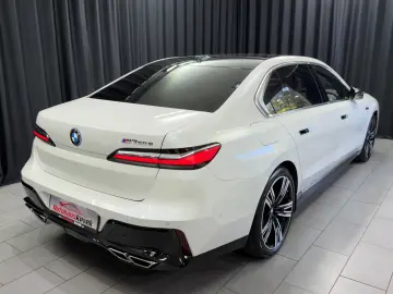 BMW M760 e xDrive M-SPORT TV B&W SKY-LOUNGE MEGAVOLL