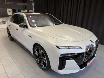 BMW M760 e xDrive M-SPORT TV B&W SKY-LOUNGE MEGAVOLL