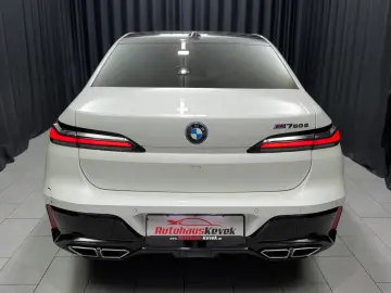 BMW M760 e xDrive M-SPORT TV B&W SKY-LOUNGE MEGAVOLL