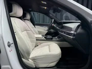 BMW M760 e xDrive M-SPORT TV B&W SKY-LOUNGE MEGAVOLL