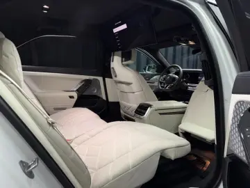 BMW M760 e xDrive M-SPORT TV B&W SKY-LOUNGE MEGAVOLL