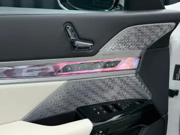 BMW M760 e xDrive M-SPORT TV B&W SKY-LOUNGE MEGAVOLL