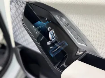 BMW M760 e xDrive M-SPORT TV B&W SKY-LOUNGE MEGAVOLL