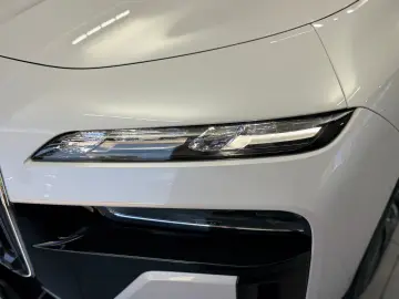 BMW M760 e xDrive M-SPORT TV B&W SKY-LOUNGE MEGAVOLL