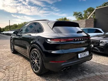 PORSCHE Cayenne Sport