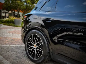 PORSCHE Cayenne Sport