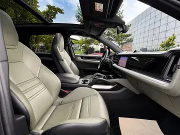 PORSCHE Cayenne Sport