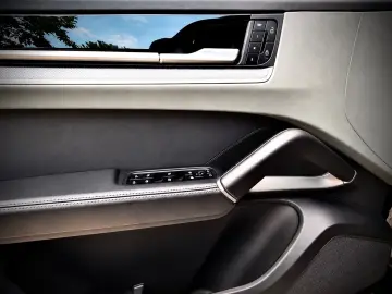 PORSCHE Cayenne Sport