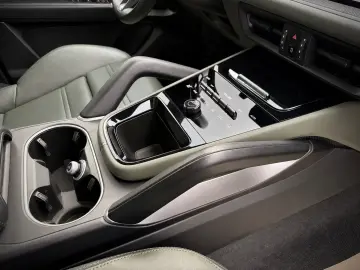 PORSCHE Cayenne Sport