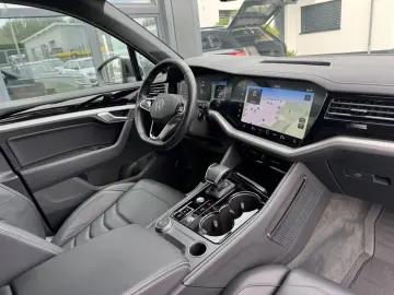VW Touareg 3.0 TDI 4Motion Virtual AHK 1Hand Leder