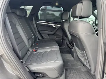VW Touareg 3.0 TDI 4Motion Virtual AHK 1Hand Leder