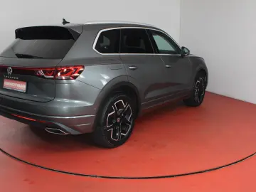 VW Touareg Elegance 3.0TDI