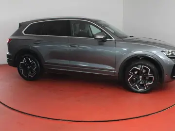 VW Touareg Elegance 3.0TDI