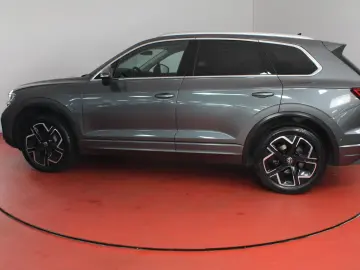 VW Touareg Elegance 3.0TDI