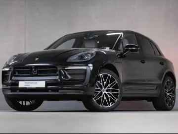 Porsche Macan rear view camera lane change assistant