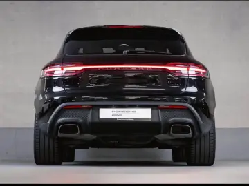 Porsche Macan rear view camera lane change assistant