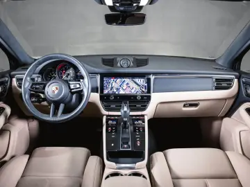 Porsche Macan rear view camera lane change assistant