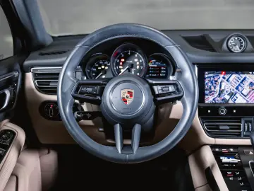 Porsche Macan rear view camera lane change assistant