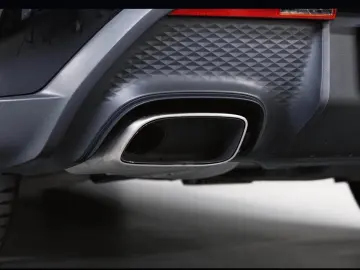 Porsche Macan rear view camera lane change assistant