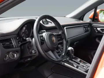 Porsche Macan GTS AHK 18 Wege Sitze Spurwechsel CarPlay