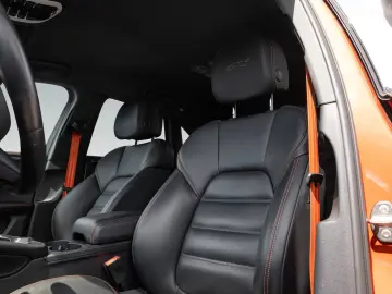 Porsche Macan GTS AHK 18 Wege Sitze Spurwechsel CarPlay