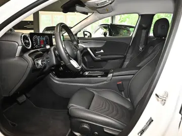 MERCEDES-BENZ A 250 e Progressive Advanced LED NAVI …