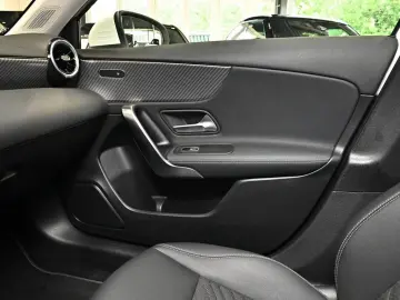 MERCEDES-BENZ A 250 e Progressive Advanced LED NAVI …