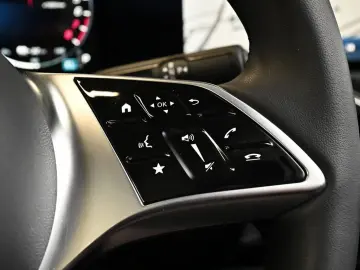 MERCEDES-BENZ A 250 e Progressive Advanced LED NAVI …