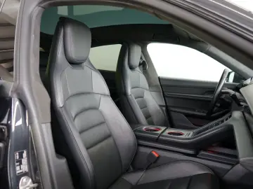 PORSCHE Taycan GTS Pano NightVision HeadUp Sitzklima Mas
