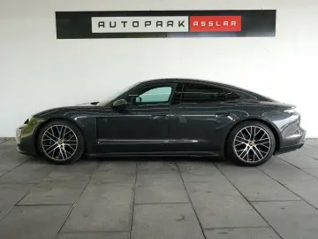 PORSCHE Taycan GTS Pano NightVision HeadUp Sitzklima Mas