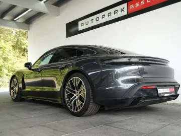 PORSCHE Taycan GTS Pano NightVision HeadUp Sitzklima Mas