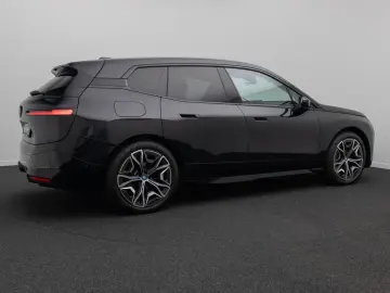 BMW IX xD50  Sport 360 DAB H K Laser Komfort ACC 22