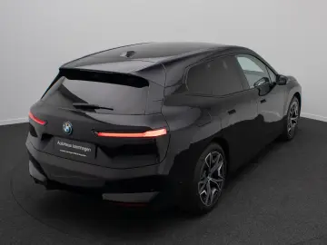 BMW IX xD50  Sport 360 DAB H K Laser Komfort ACC 22