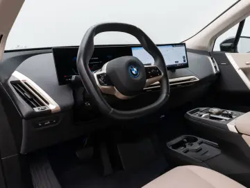 BMW IX xD50  Sport 360 DAB H K Laser Komfort ACC 22