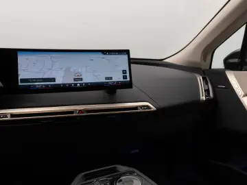 BMW IX xD50  Sport 360 DAB H K Laser Komfort ACC 22