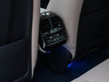 BMW IX xD50  Sport 360 DAB H K Laser Komfort ACC 22